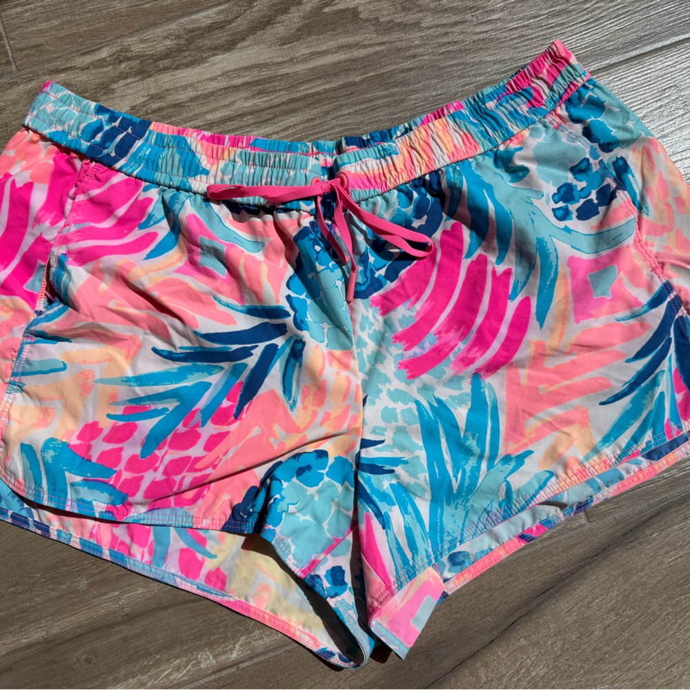 Lilly Pulitzer Pink Blue Tropical Print Women’s Shorts